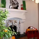 Little Palace 3*