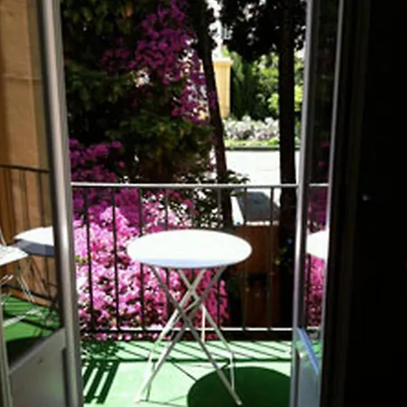 Little Palace 3*