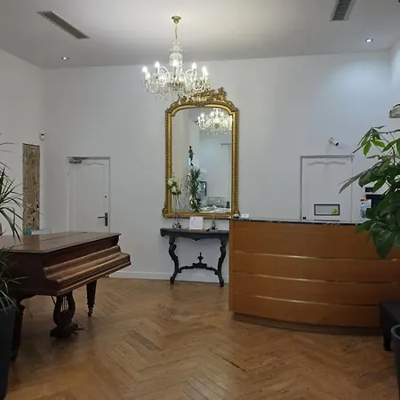 Little Palace 3*